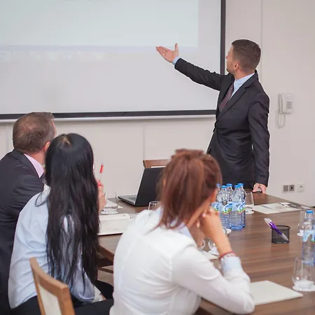 Ξενοδοχείο Swing 4*